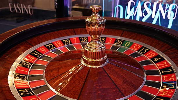 138 Play'n GO live dealer studio with HD camera setup and professional croupier